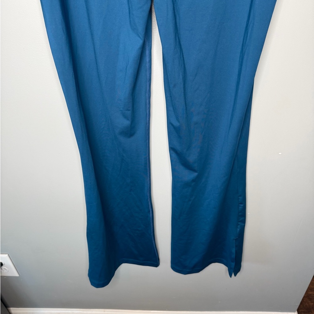 NWT Nike Mid Rise Flare Legging - Picture 8 of 13